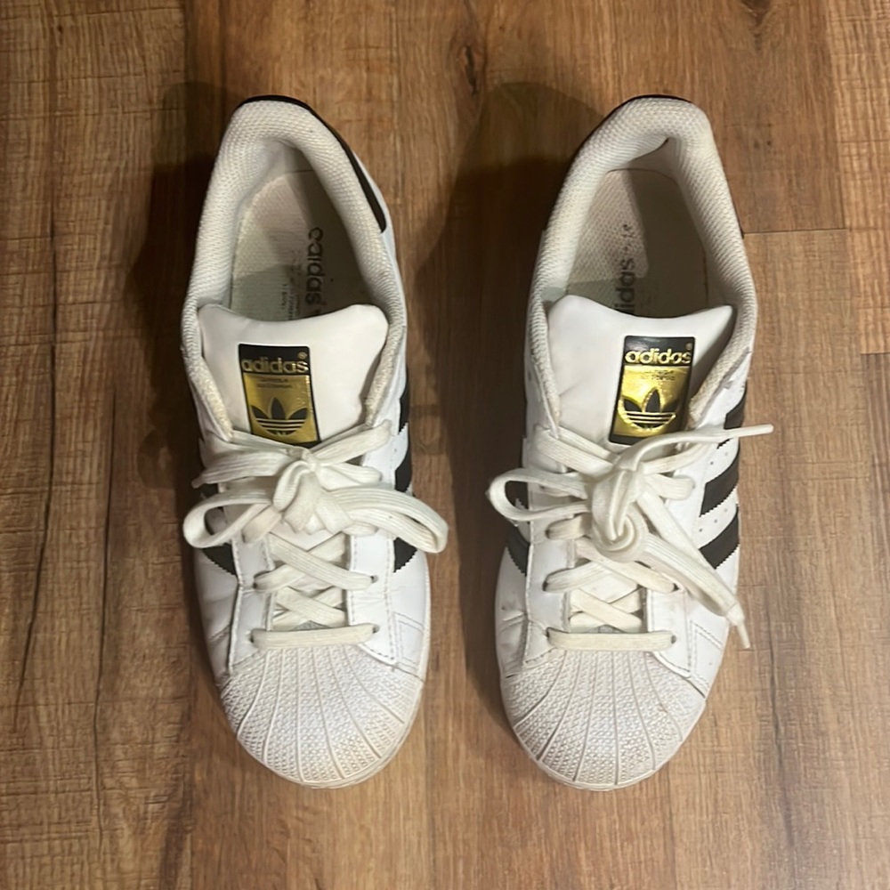 Adidas superstars